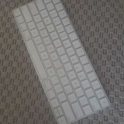 Apple Magic Keyboard Wireless Keyboard Working Fine