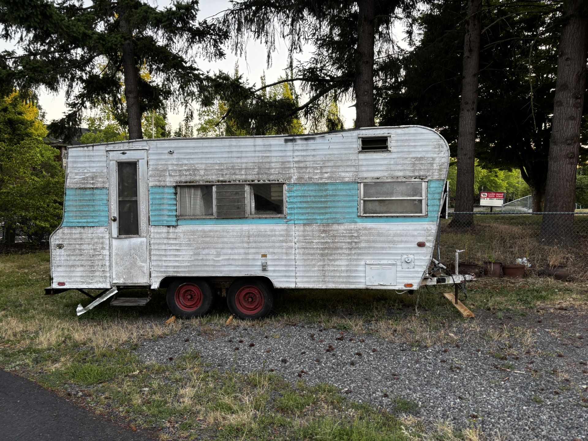 60s Travel Trailer 16’