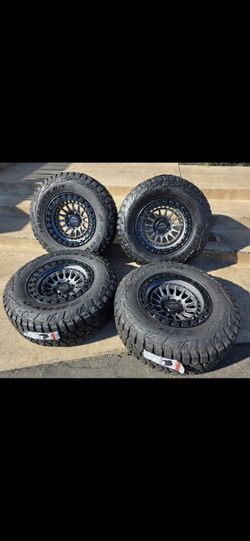 17" LOCK w/ 33" Tires