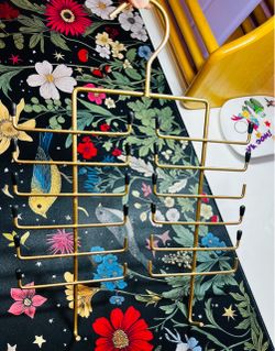 Jewelry hanger organizer