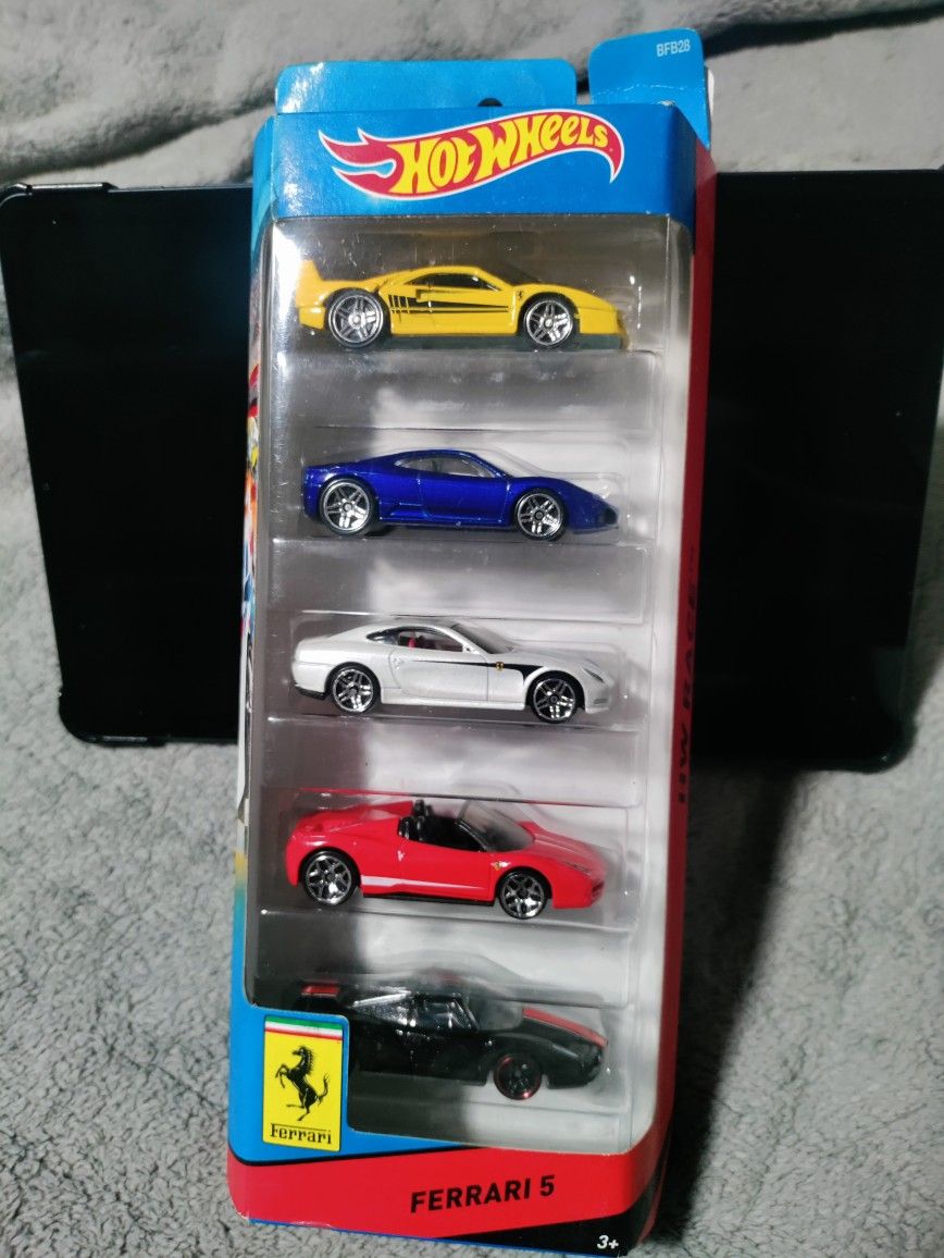 ミニカー Hot Wheels Ferrari 5-Pack BFB28 Amazon.com: Hot Wheels