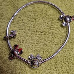 Pandora Minnie Mouse 21 Inch Bracelet And Charms