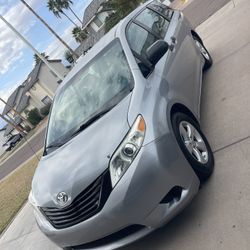 2012 Toyota sienna