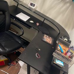 Corner desk Must Go!!! FREE Must Go Today!!!