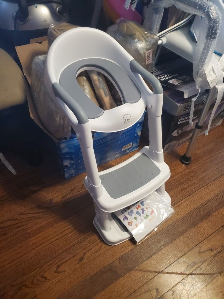 Kids Porty Chair With Stairs PENDING PICK UP 
