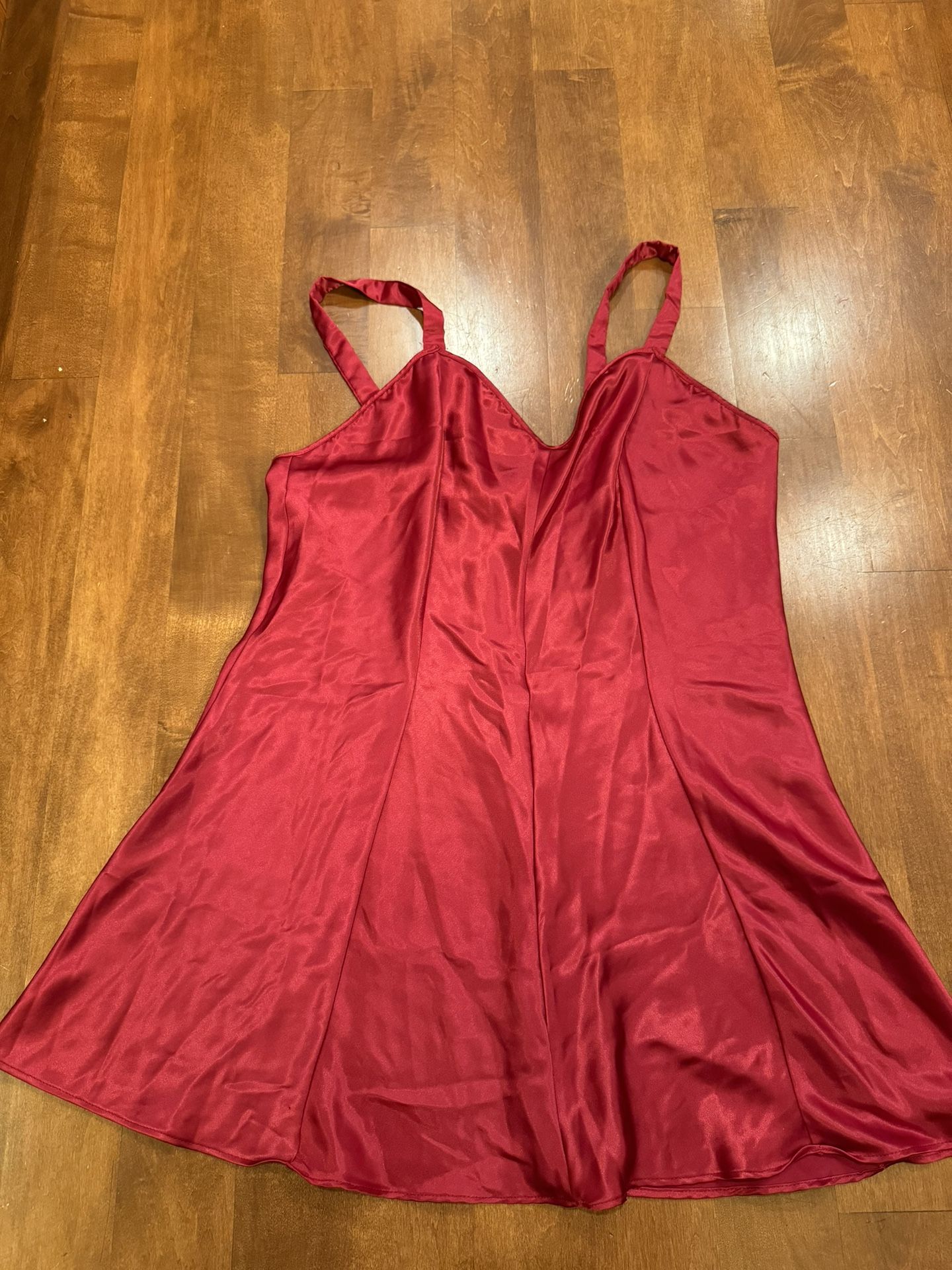 Woman’s Vintage Maidenform Silky Nightgown Shipping Available