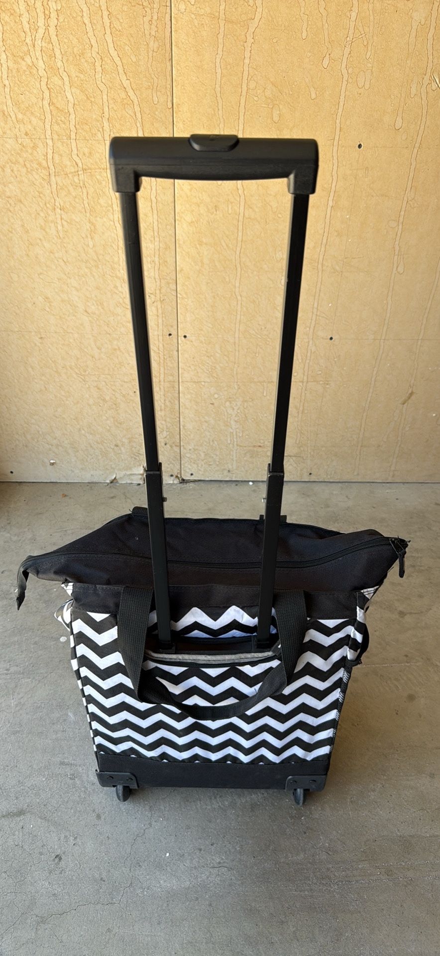 Olympia Luggage Fashion Rolling Shopper Tote