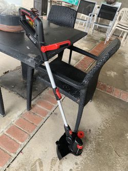 Weedwhacker with rechargeable battery