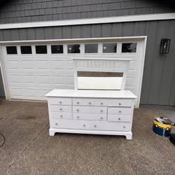 White 8 Drawer Dresser
