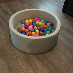 Fabric Ball Pit With Balls 