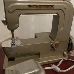 Vintage “Free Westinghouse” Sewing Machine 