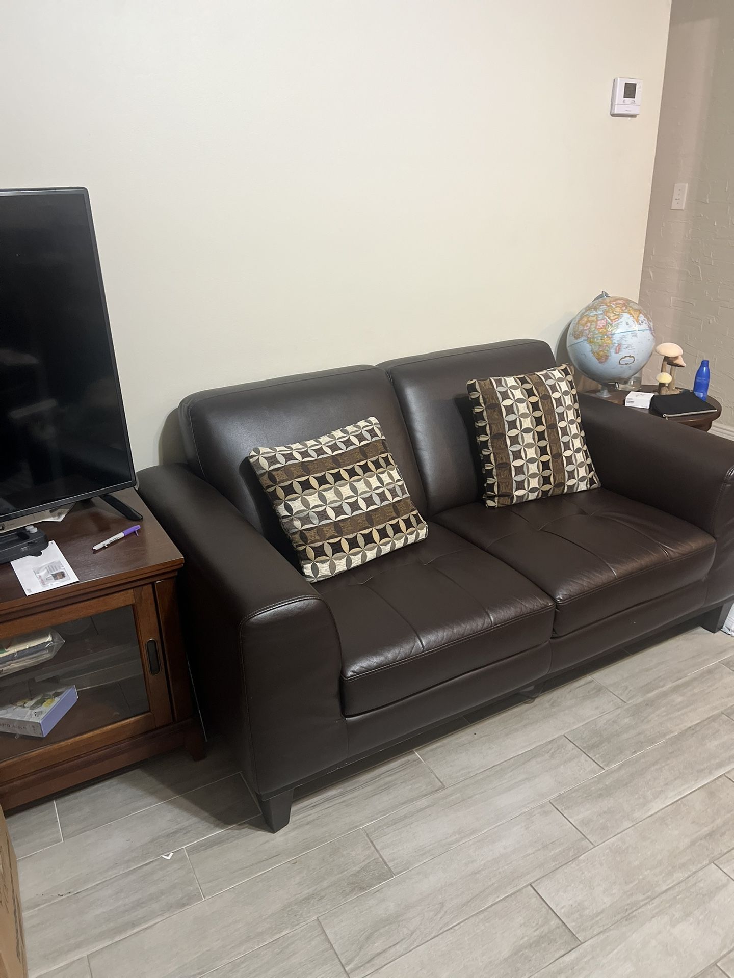 Leather Sofa Set (comes with 4 Pillows)
