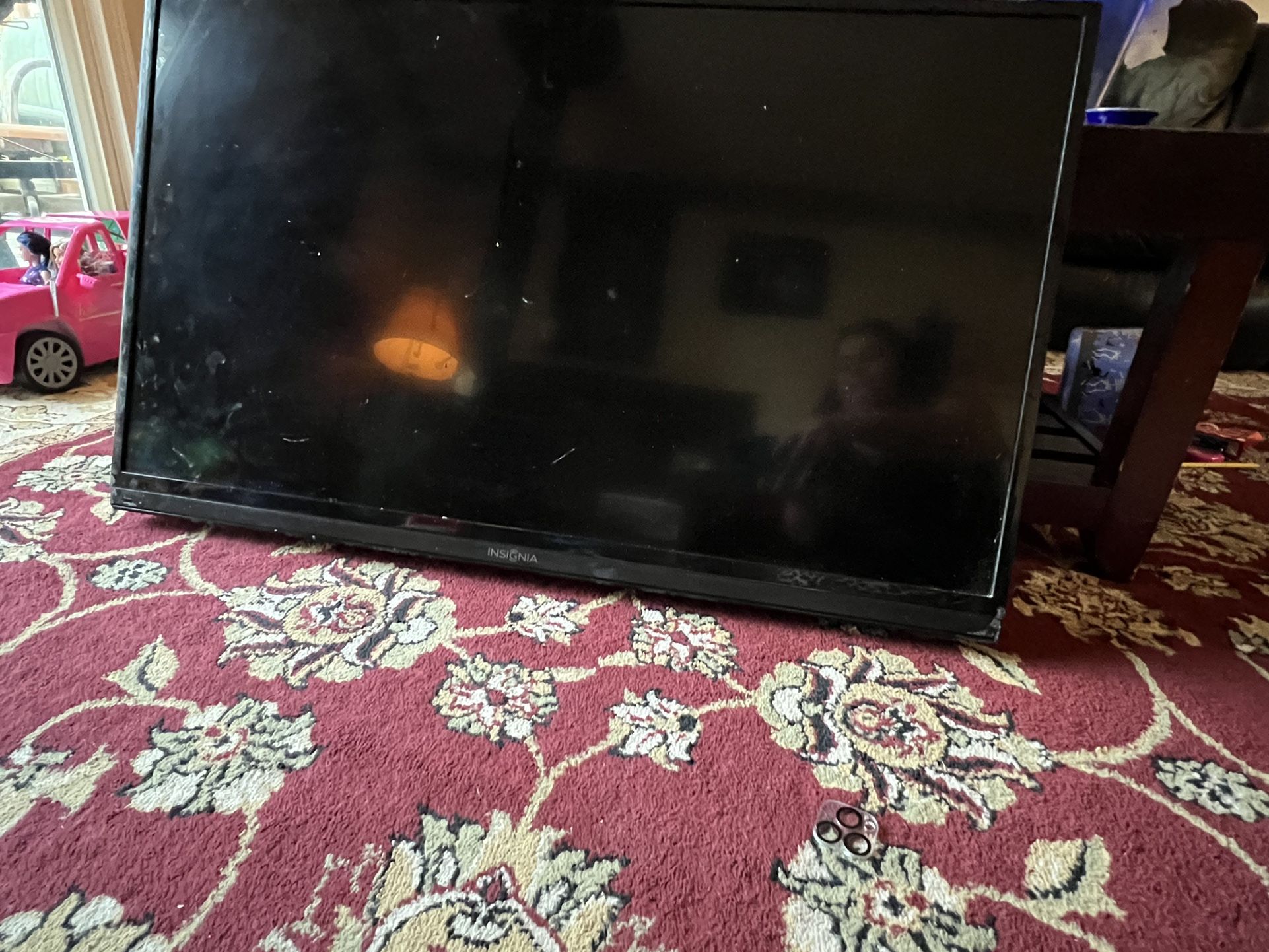 Insignia Tv 38inch
