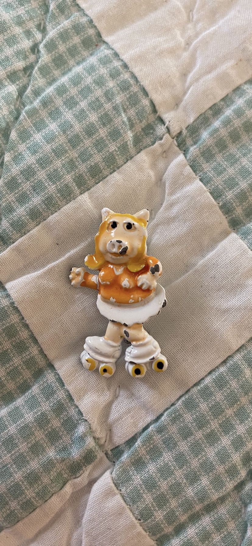 Vintage Muppets Miss Piggy On Rollerskates Pin Brooch