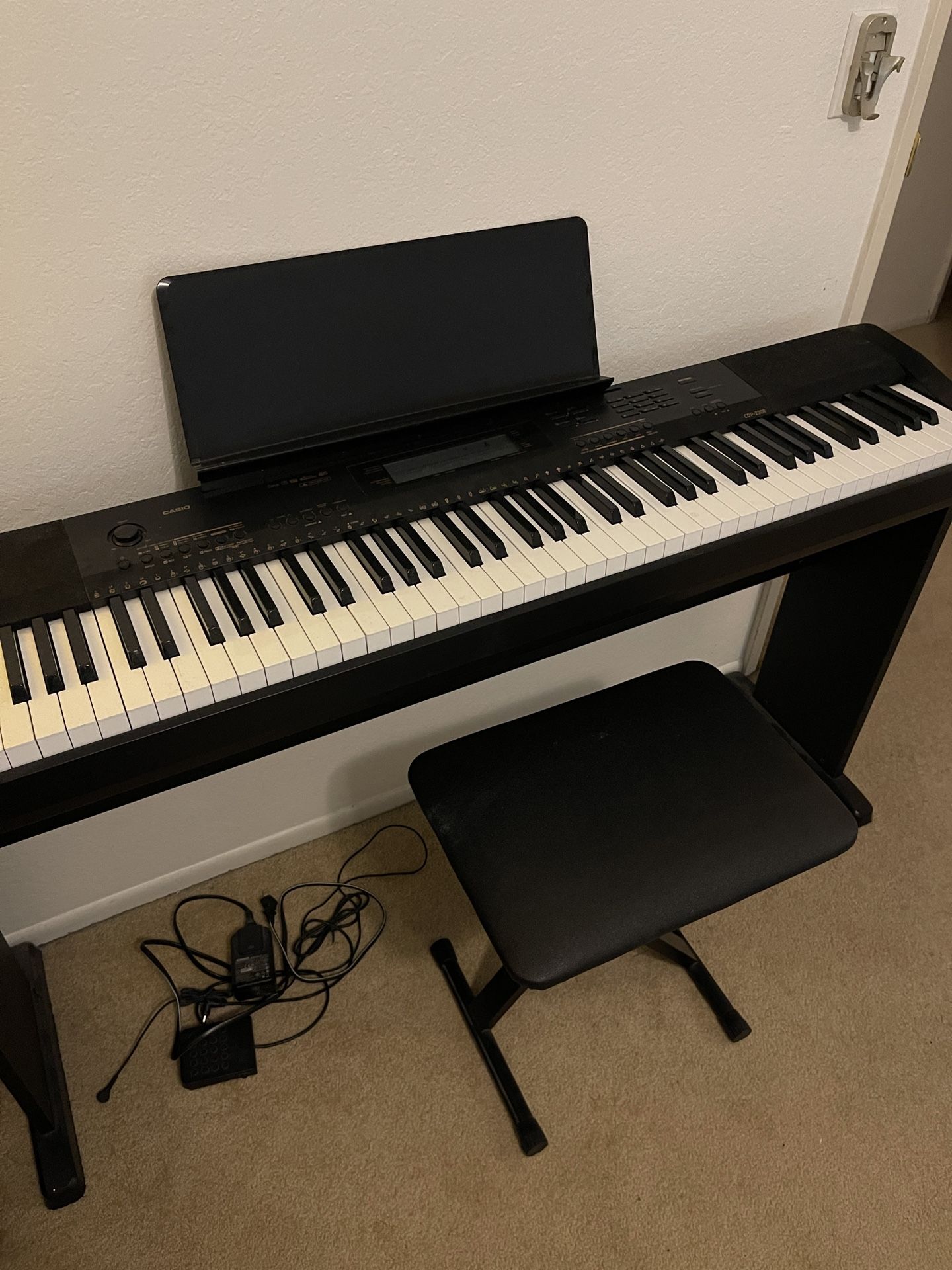 casio cdp-230r electric piano and chair