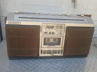Pioneer SK-71 boombox