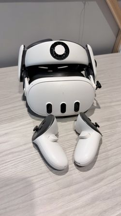 Meta Quest 3 VR Headset with Controllers (128 GB)