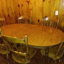 Dining Table/ Comedor