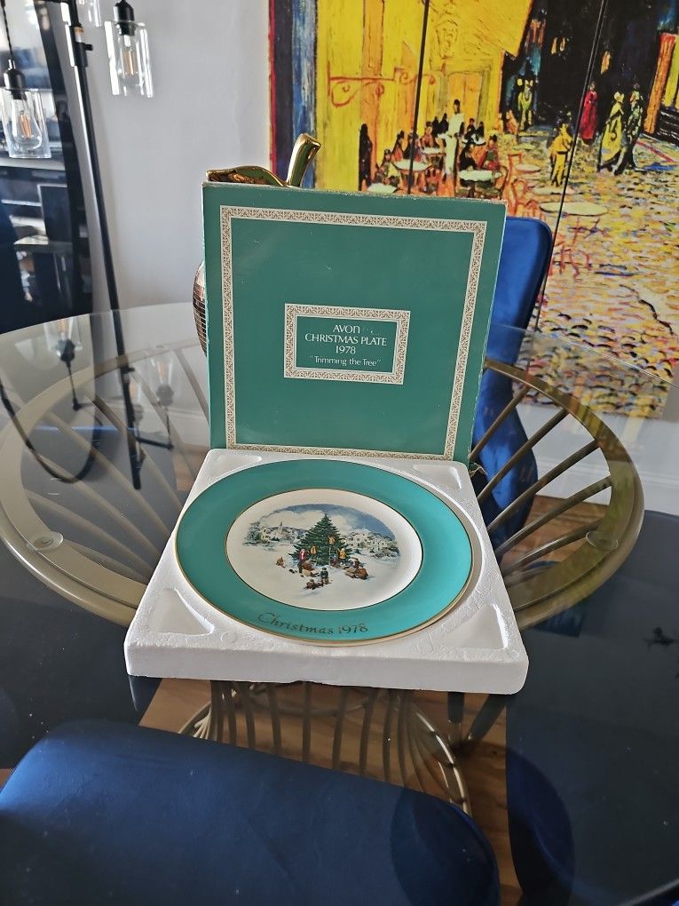 Vintage 1978 AVON Christmas Plate