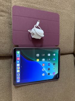 iPad Pro 11”, 3rd Gen, M1 chip, 256gb,Excellent , Case