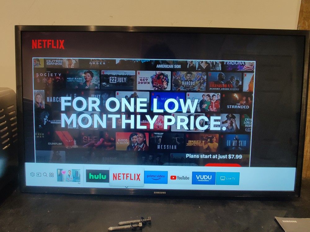 Samsung 32" 1080p Smart HDTV w/ Remote & Wall Mount (MSRP: $329)