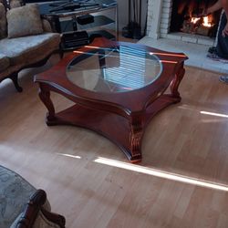 Beautiful Coffee Table In Excellent Condition 