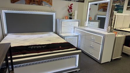 Modern White Bedroom 5Pc set w/ FREE NIGHTSTAND!!!