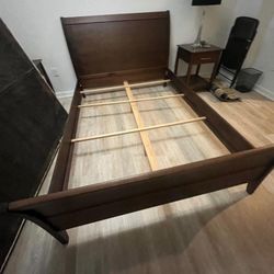 QUEEN Bed Frame, Wood, Cappuccino.