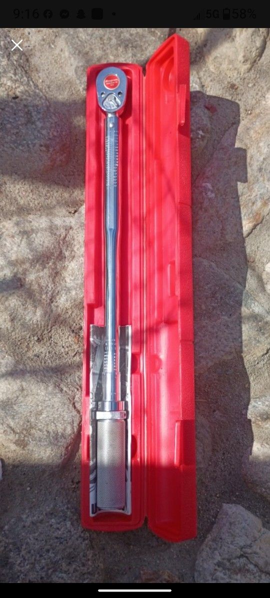 Snap-on Tools QJR3200C 1/2" drive click-type torque wrench. .