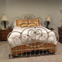 Metal Queen White And Gold Bed Headboard And Footboard Frame Retro Antique