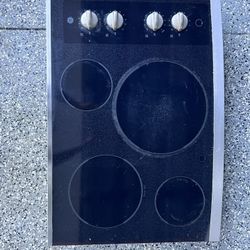 GE® 30" Built-In CleanDesign Electric Cooktop