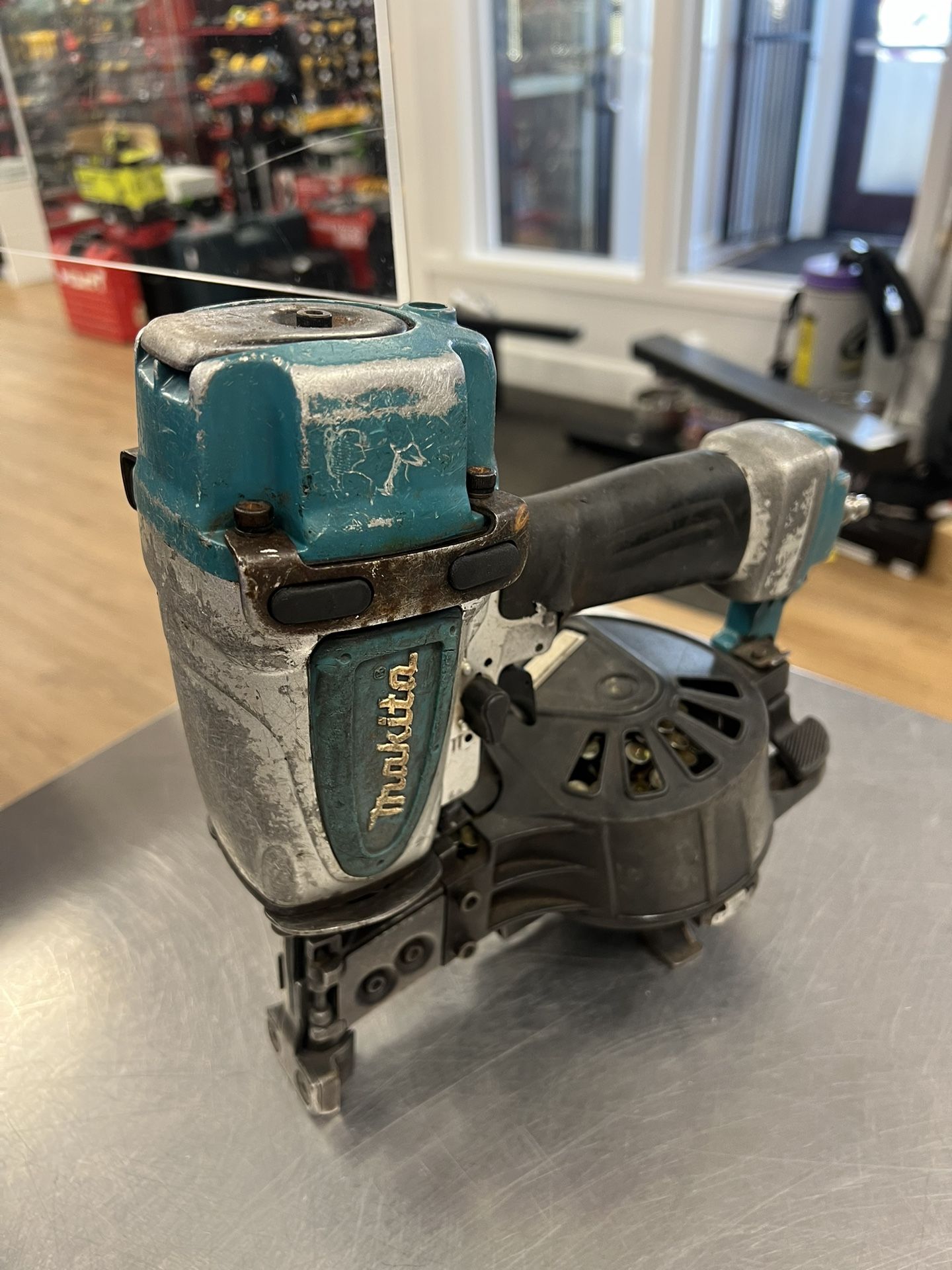 Makita Roofing Nailer 194594