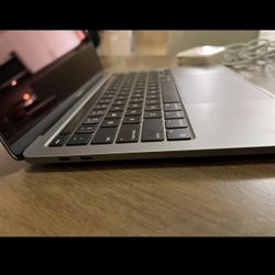 Apple MacBook Pro 13” 2022