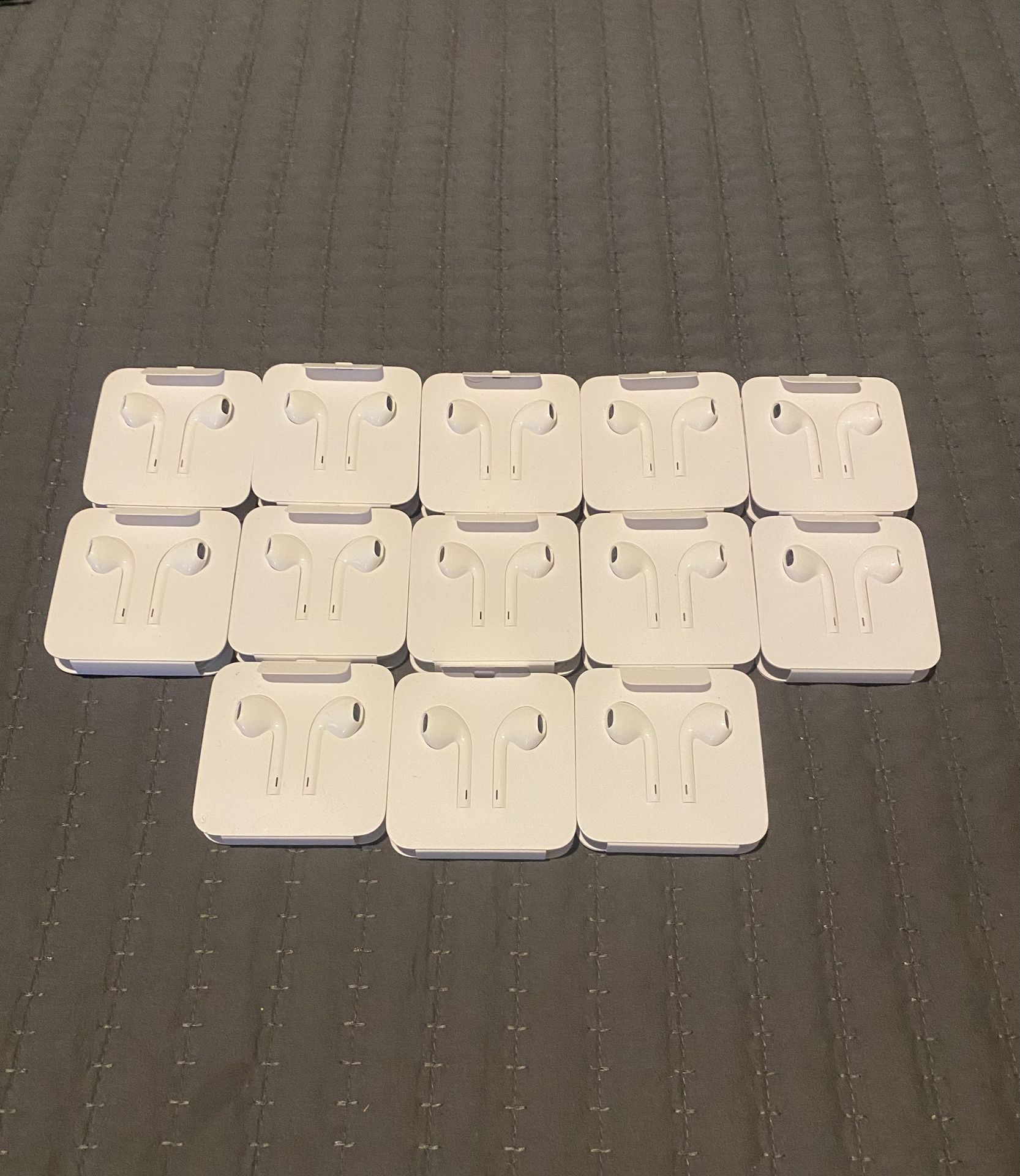 Apple EarPods Lightning Wired Earbuds A1748 OEM Packaging Authentic Lot of 13