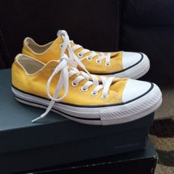 Women's Size 7 Converse