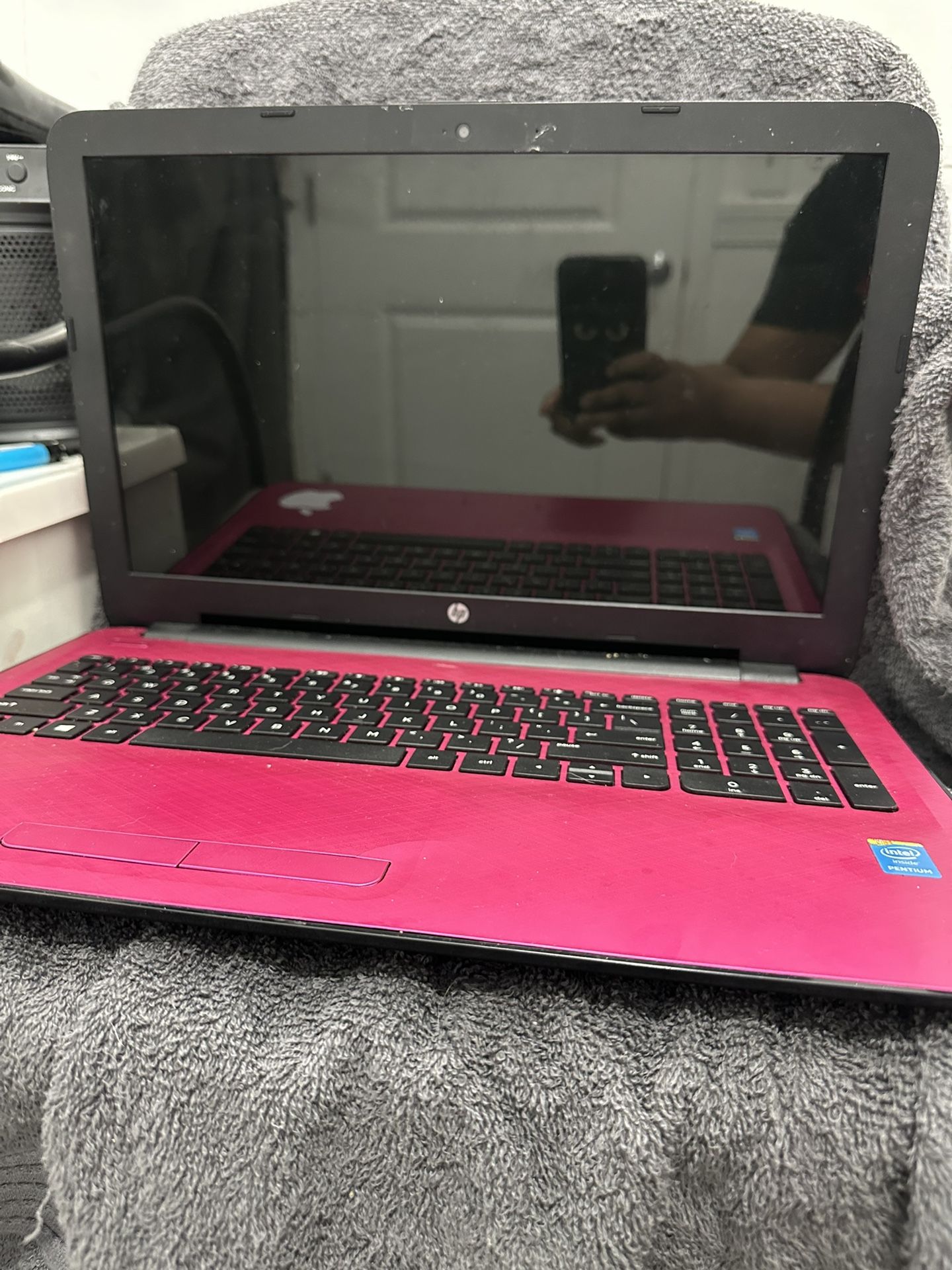 HOT PINK HP LAPTOP FOR SALE , GENTLY USED MUST PICK UP