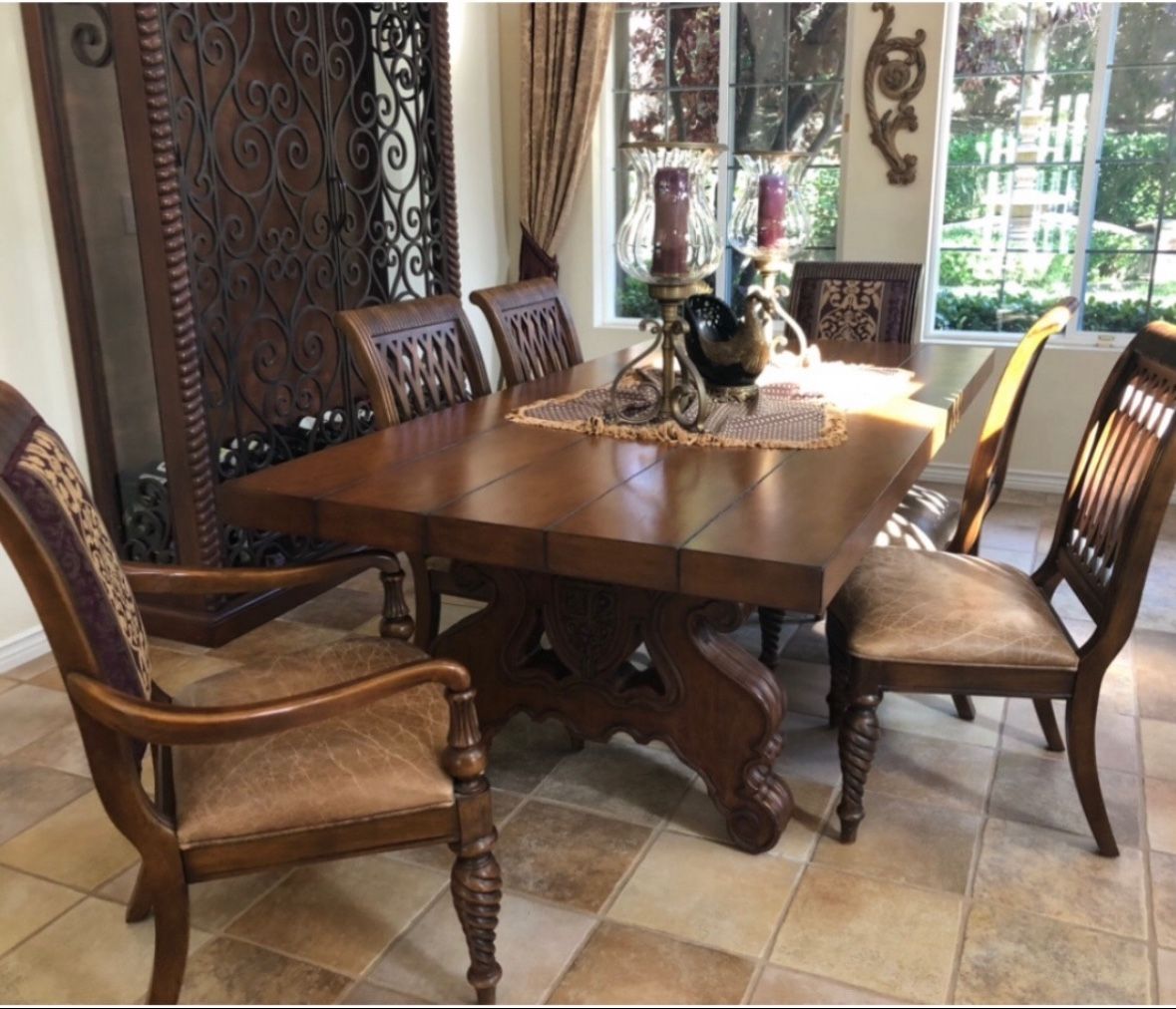 Beautiful DINING ROOM SET!