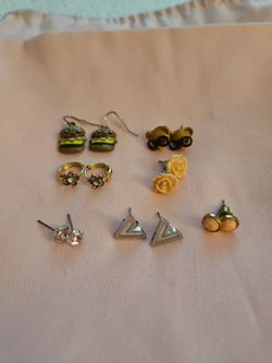 Earrings 