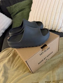 Yeezy Slide (kids) 13K