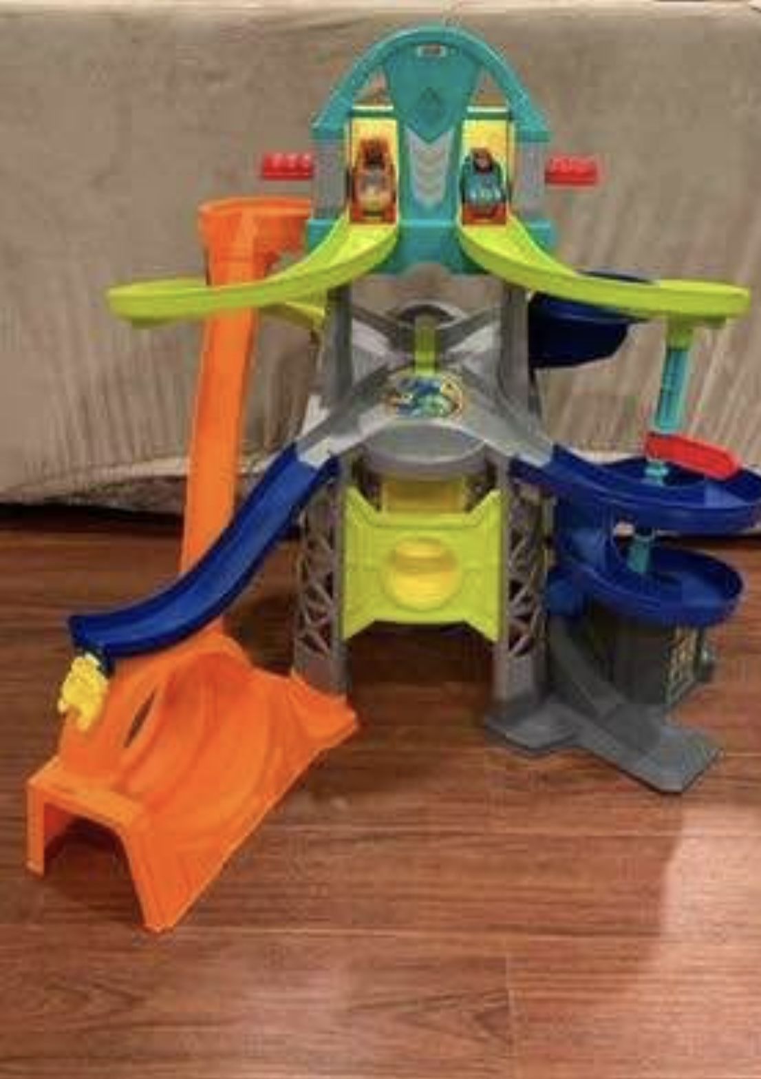 Launch And Loop Raceway
