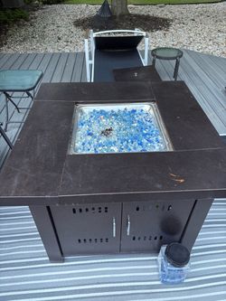Outdoor Propane Fire Pit Table with Glass Rocks