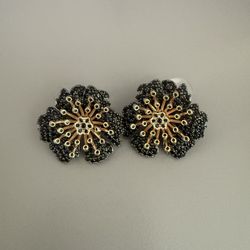 Vintage women’s black & golden flower shape earrings