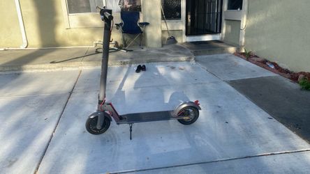 Electric scooter go track