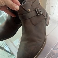 Clarks Brown Booties Size 7 Great Condition $$$35