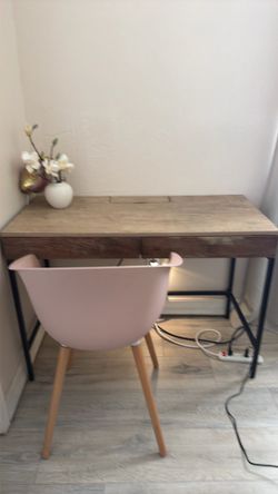 Table and chair only $65 dls