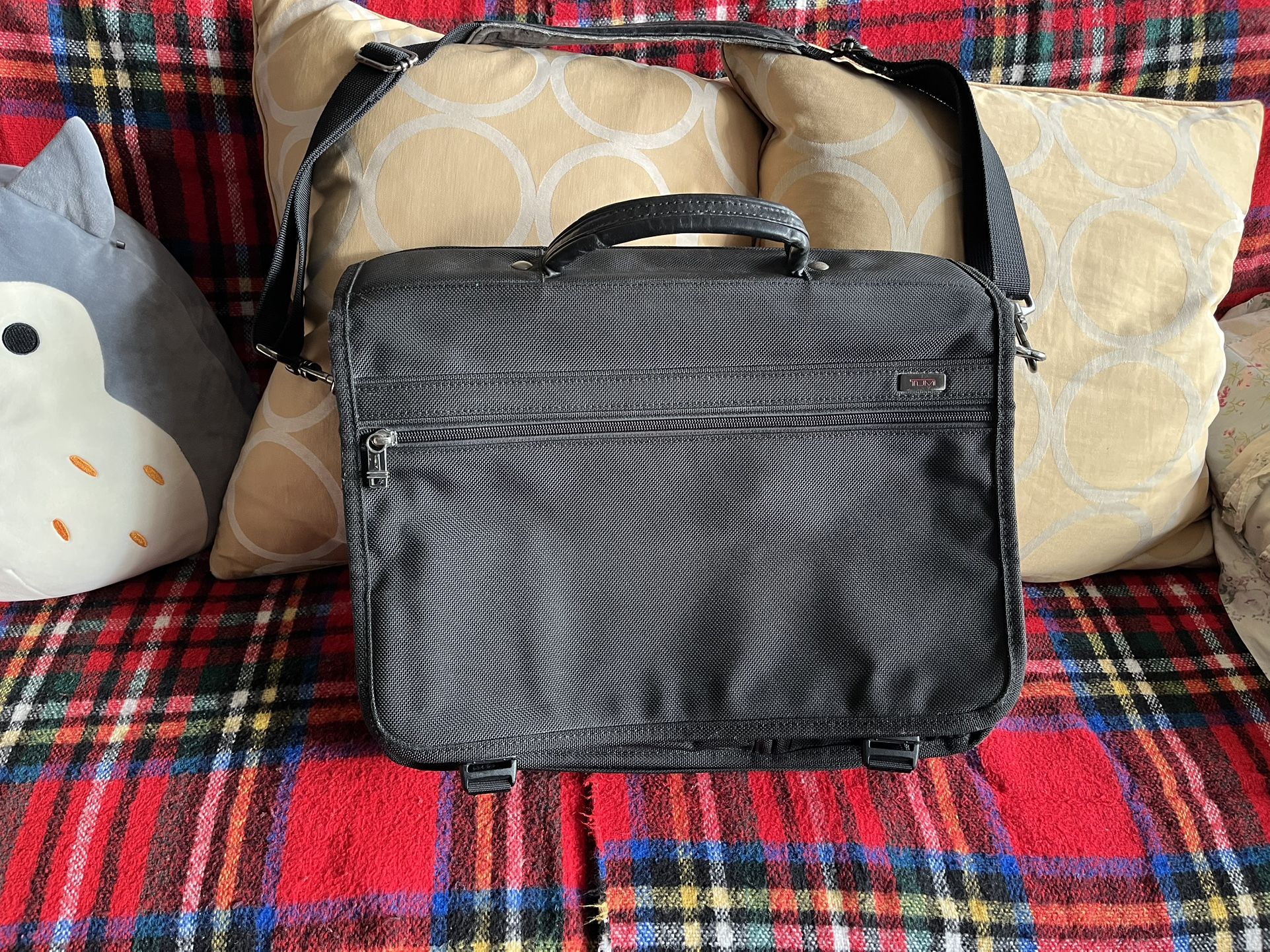 Tumi Expandable Padded Laptop Briefcase Black Shoulder Bag (Pick upπ In Bellevue) *Check out my Other Posts π