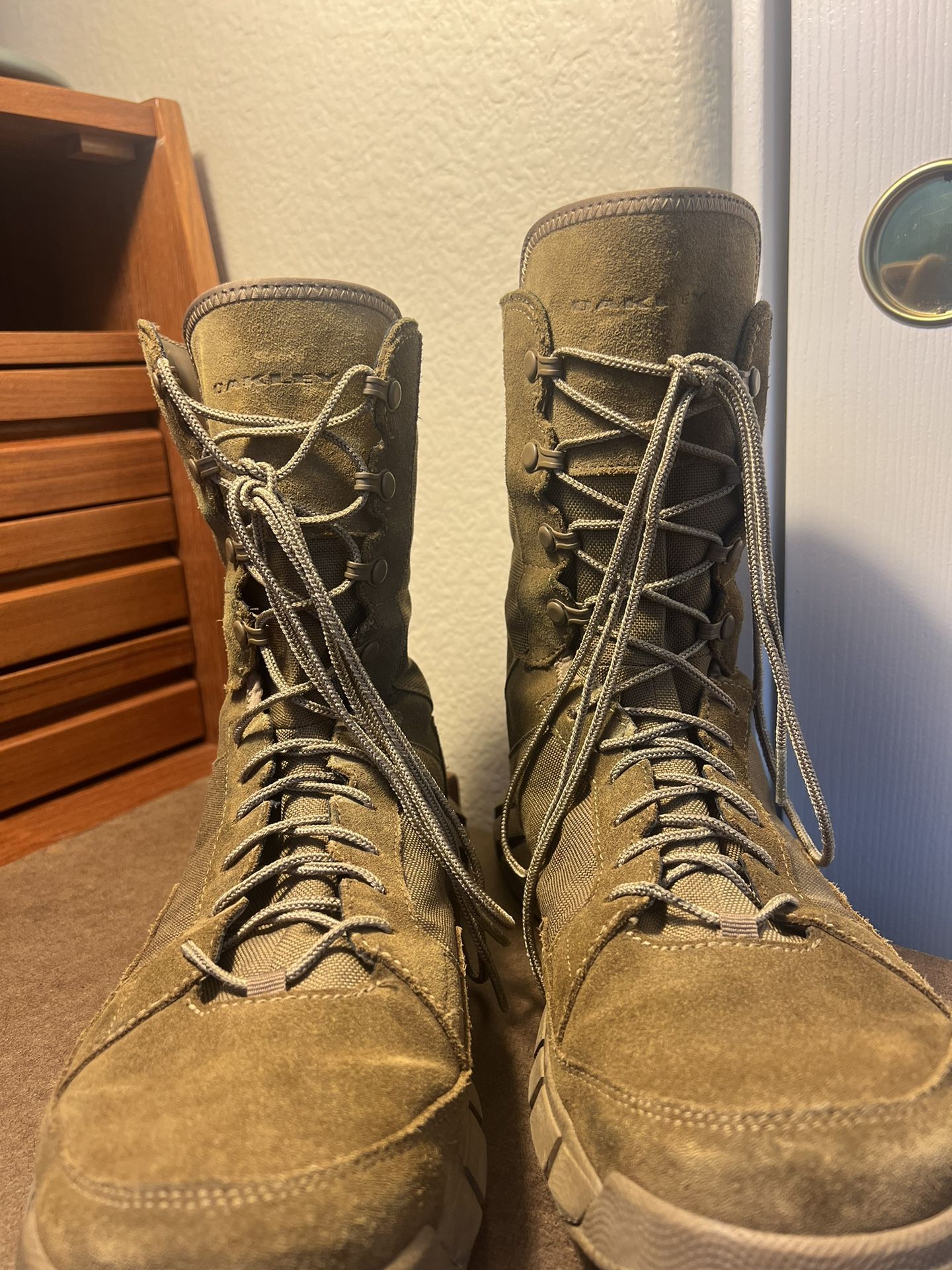 OAKLEY LIGHT ASSAULT 2 ARMY MILITARY COMBAT BOOTS  (SIZE 12) DESERT 11188-889