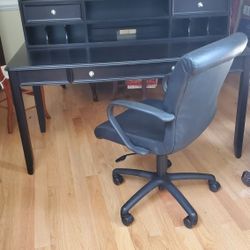 Desk With Free Leather Chair With FREEE DELIVERY 