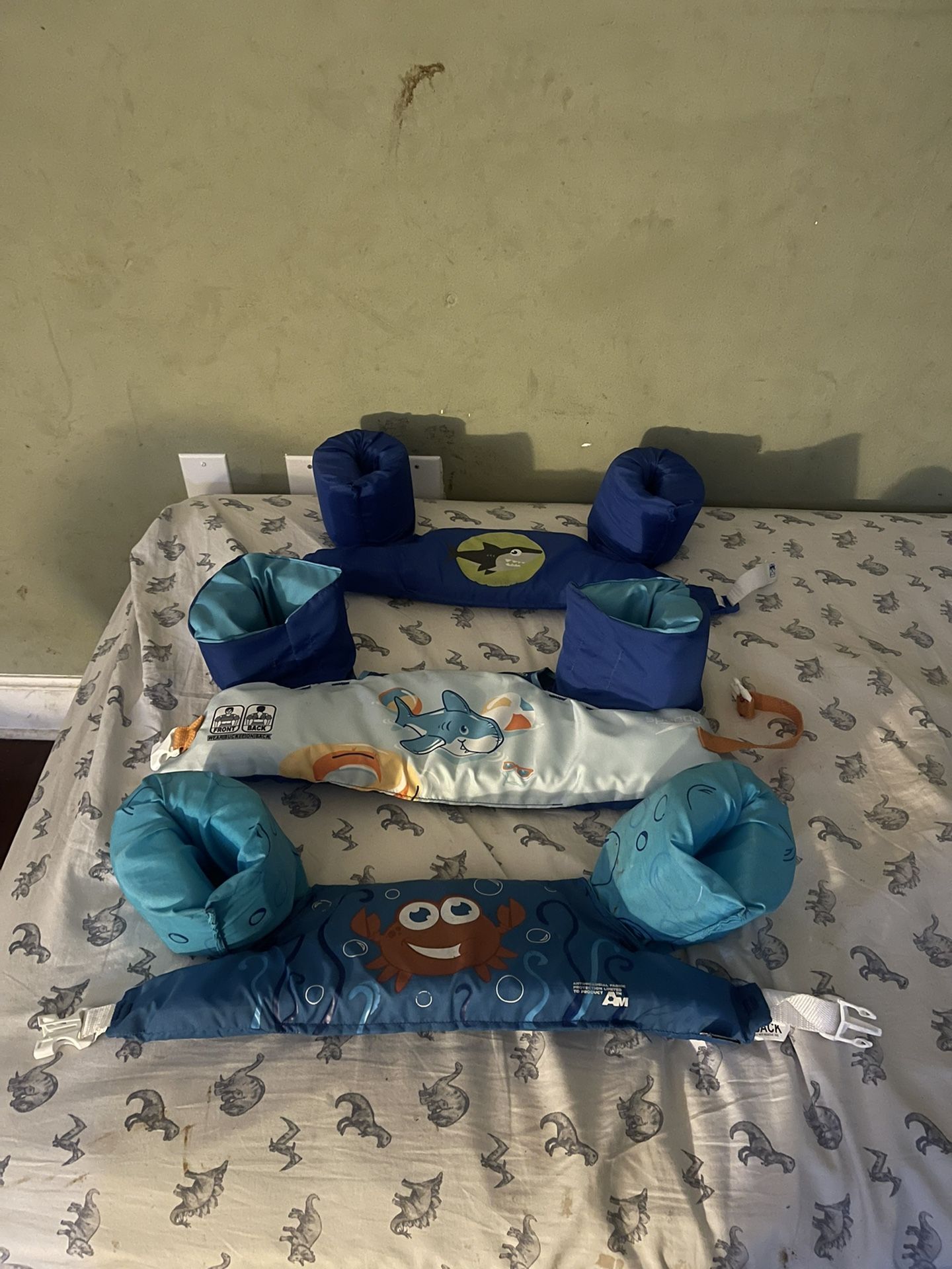 Puddle jumper swim vests