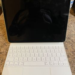 iPad Air -w/ Magic Keyboard And Apple Pencil